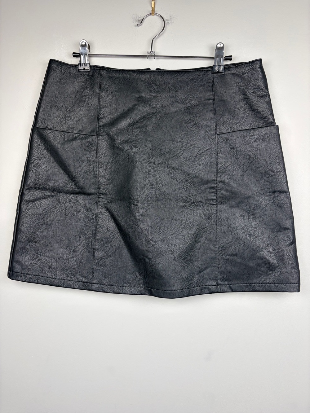 NWT Haute Monde Faux Leather Mini Skirt Black A-Line Women’s Large Vegan Leather